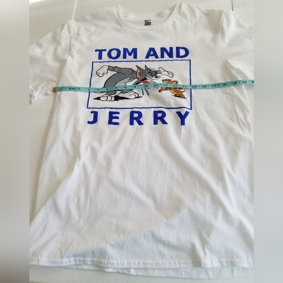 NWOT Tom and Jerry Graphic Tshirt Size Large - Picture 4 of 6